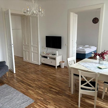 Casa Nostra - Sonnige Wohnung Direkt Am Augarten Виена Екстериор снимка